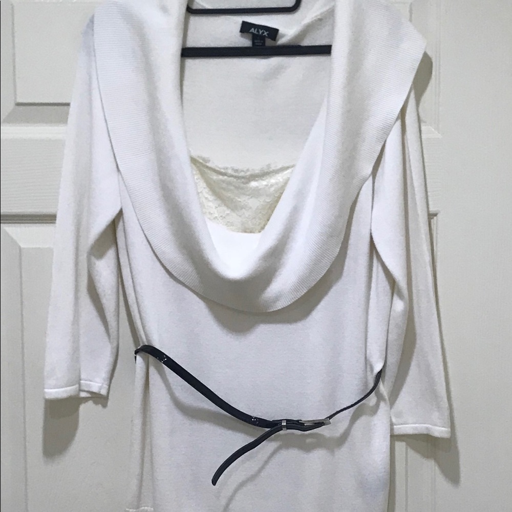🌈3/4 long sleeve white sweater with belt